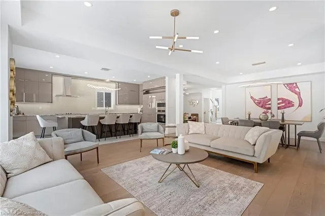 Additional image 18 of 37 Roselawn Ave