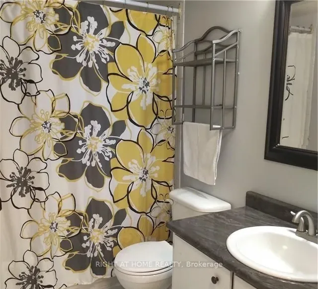 Additional image 8 of 3700 KANEFF Cres Unit 809