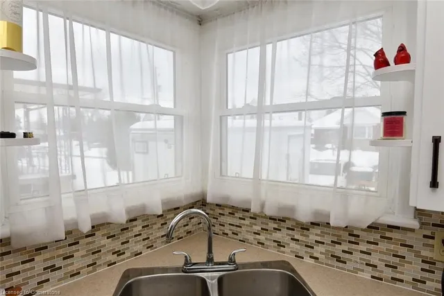 Additional image 11 of 141 Reid Ave