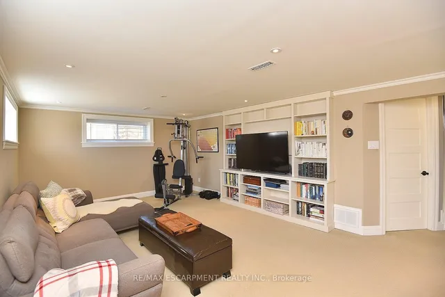 Additional image 35 of 625 Ardleigh Cres