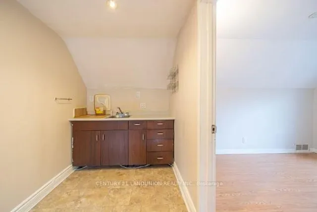 Additional image 17 of 2982 Bayview Ave