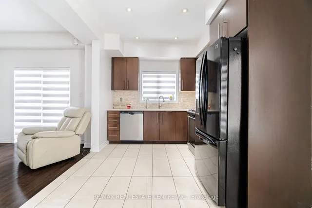 Additional image 9 of 136 Westbank Tr