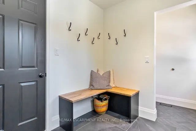 Additional image 29 of 694 Holt Dr