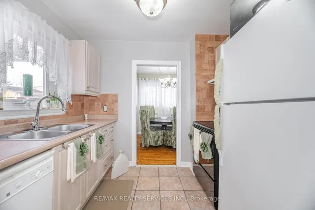 Additional image 5 of 19 Town House Cres