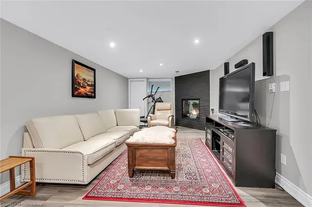 Additional image 34 of 5372 Spruce Ave