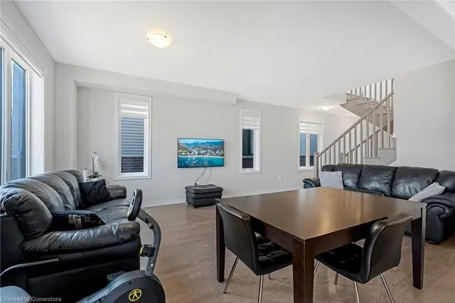 Additional image 18 of 127 Starfire Cres