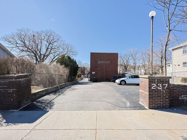 Primary image of 237 Cummins Hwy, Roslindale, MA 02131