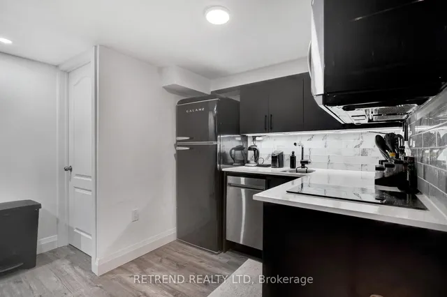 Additional image 32 of 35 Chryessa Ave