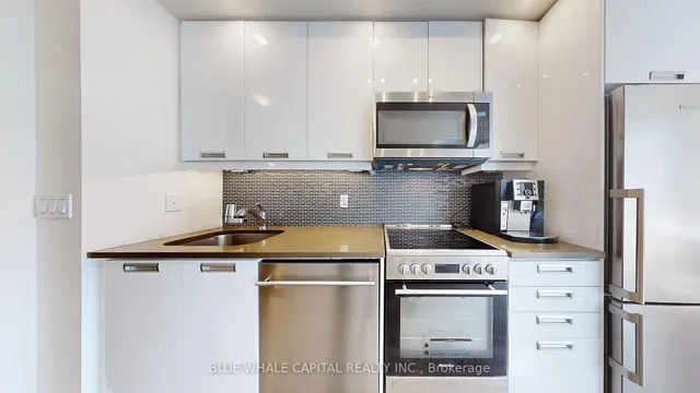 Additional image 14 of 99 John St Unit 1403