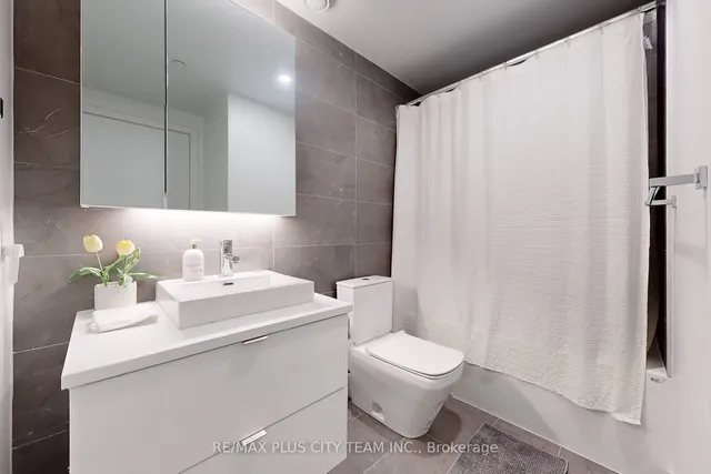 Additional image 14 of 21 Lawren Harris Sq Unit 909