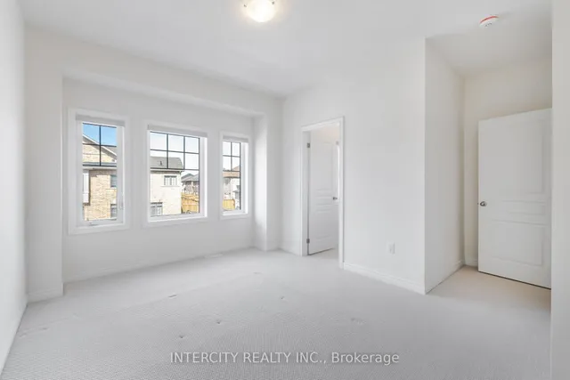 Additional image 36 of 28 Ezra Cres