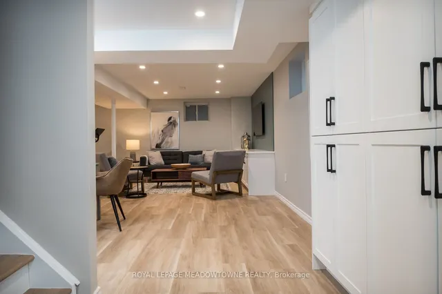 Additional image 32 of 465 Tyrone Cres