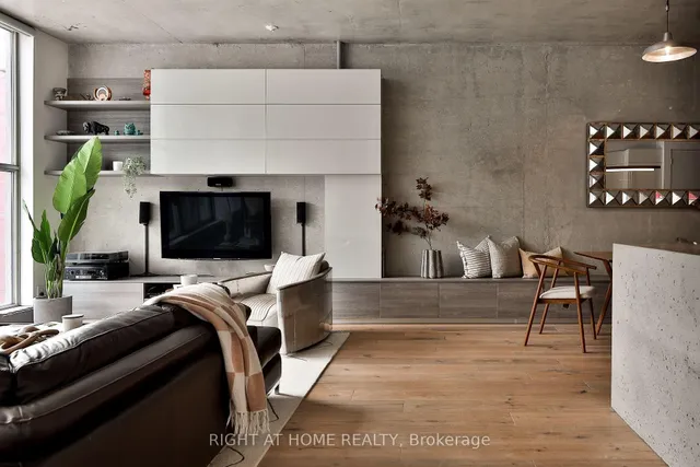 Additional image 2 of 20 Niagara St Unit 303