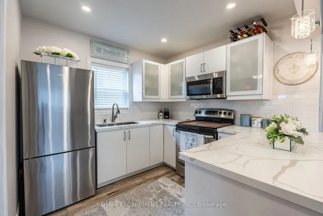 Additional image 13 of 925 Garth St