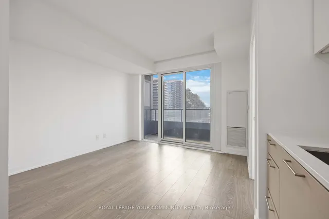 Additional image 18 of 19 Western Battery Rd Unit 917