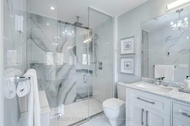 Additional image 10 of 352B Lawrence Ave