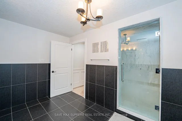 Additional image 36 of 39 Wagon St