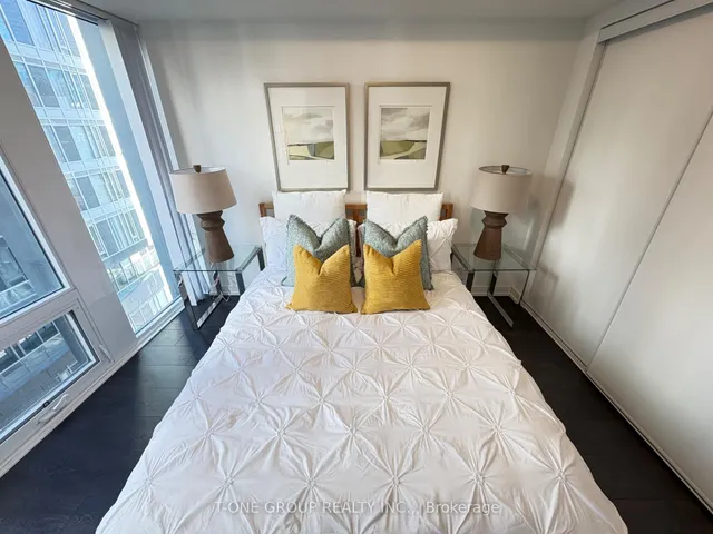 Additional image 25 of 60 Shuter St Unit 817