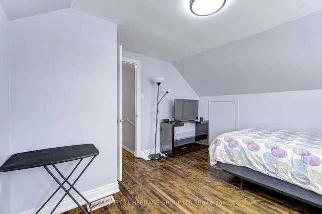 Additional image 34 of 37 Selkirk Ave