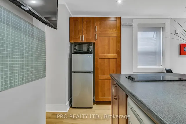 Additional image 32 of 264 Howland Ave