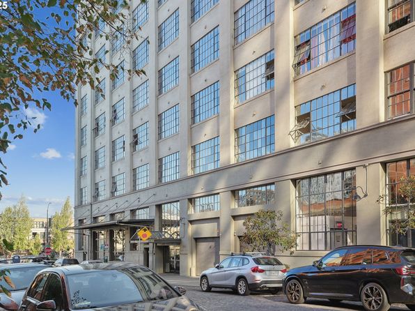 1314 NW Irving St APT 701, Portland, OR 97209