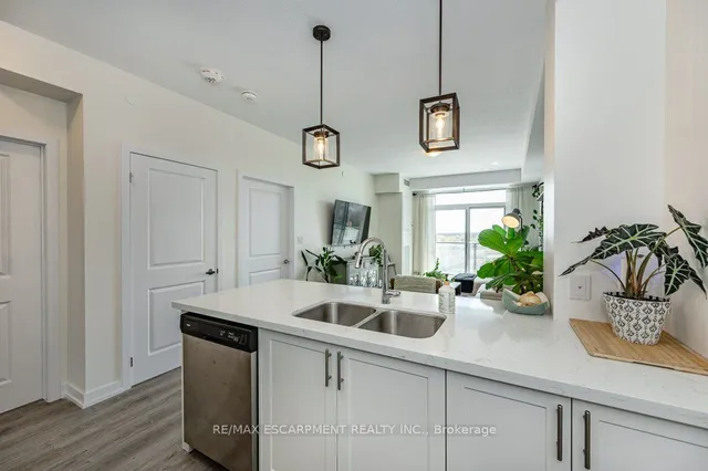 Additional image 8 of 450 Dundas St Unit 436