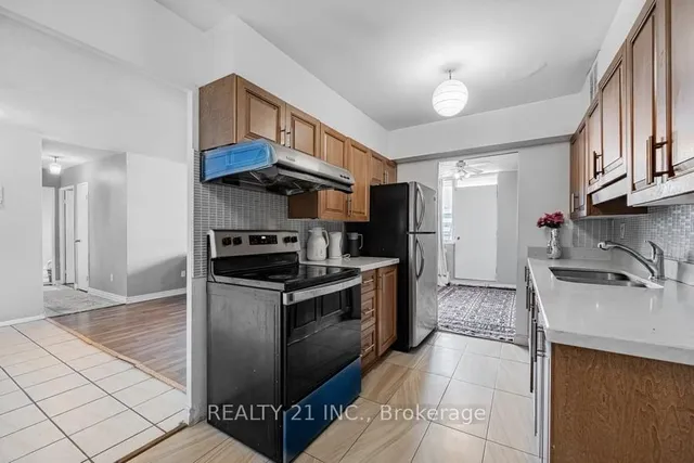 Additional image 18 of 180 Markham Rd Unit 512