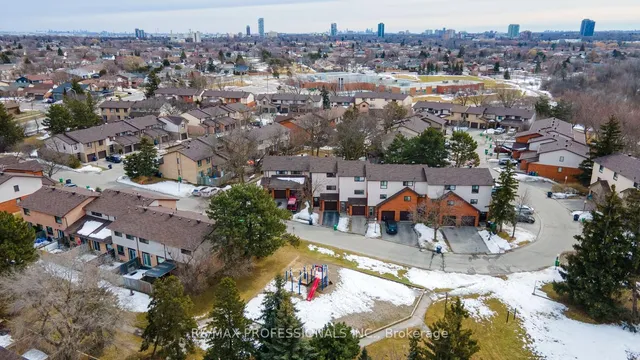 Additional image 35 of 49 Dawson Cres