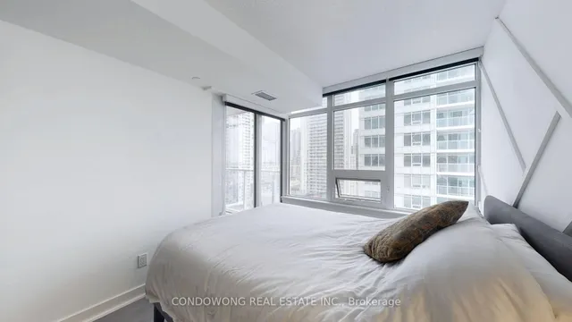 Additional image 15 of 19 Bathurst St Unit 1810