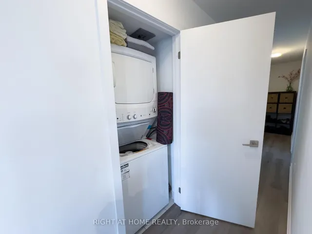 Additional image 20 of 2433 Dufferin St Unit 211