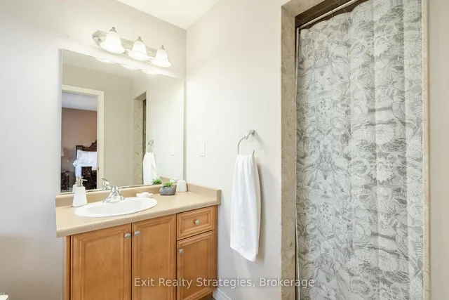 Additional image 34 of 15 Marina Point Cres