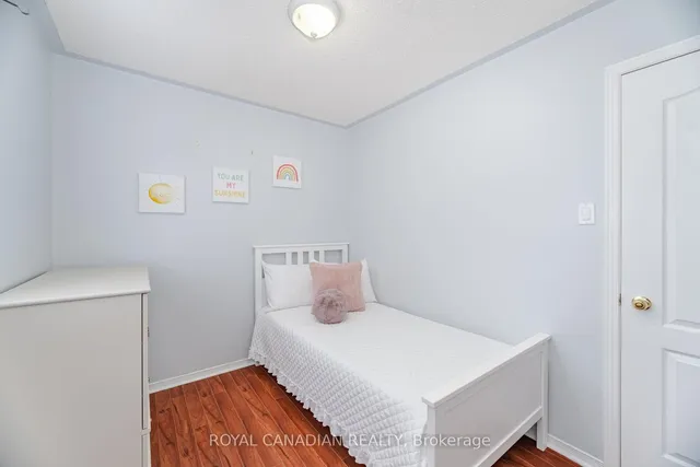 Additional image 32 of 69 Yellow Brick Rd