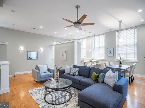 323 Race St APT T4, Philadelphia, PA 19106