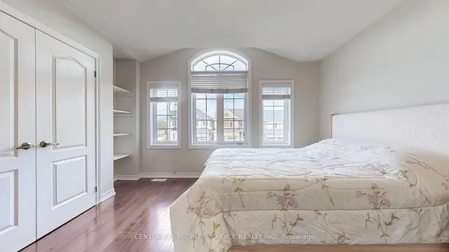 Additional image 33 of 32 Intrigue Tr