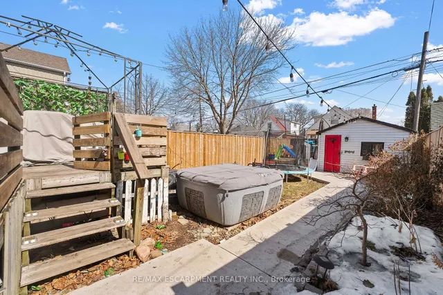 Additional image 38 of 124 Cameron Ave