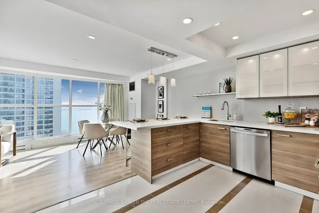 Additional image 27 of 99 Harbour Sq Unit 2002