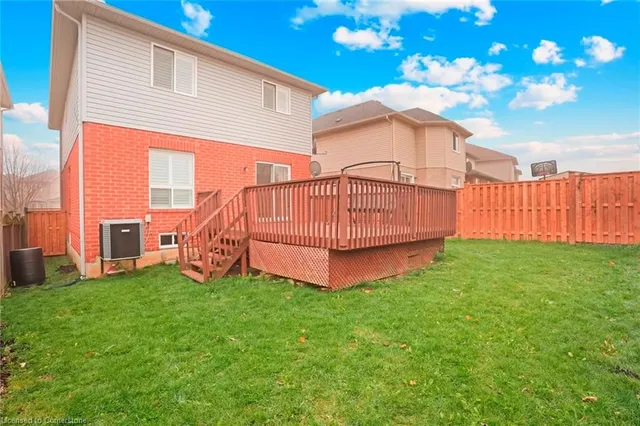 Primary image of 8 Meadow Wood Cres