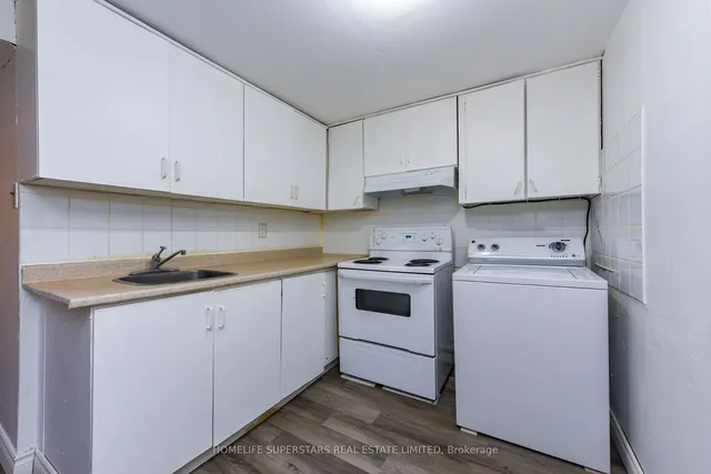 Additional image 30 of 3424 Laddie Cres