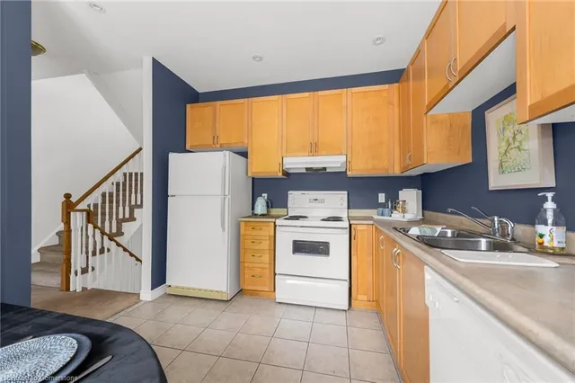 Additional image 8 of 100 Beddoe Dr Unit 6