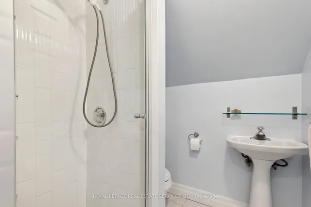 Additional image 24 of 43 Glenlake Ave