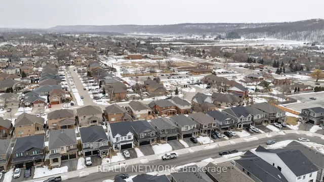 Additional image 39 of 107 Starfire Cres
