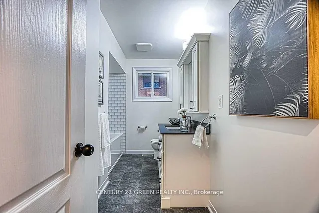 Additional image 19 of 164 Gardiner Dr