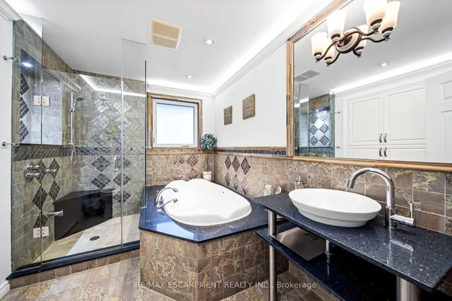 Additional image 21 of 1045 Bloor St