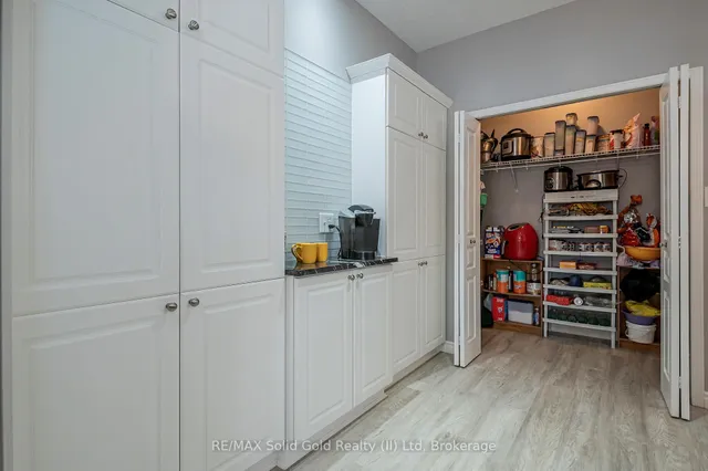 Additional image 14 of 900 Doon Village Rd Unit 12