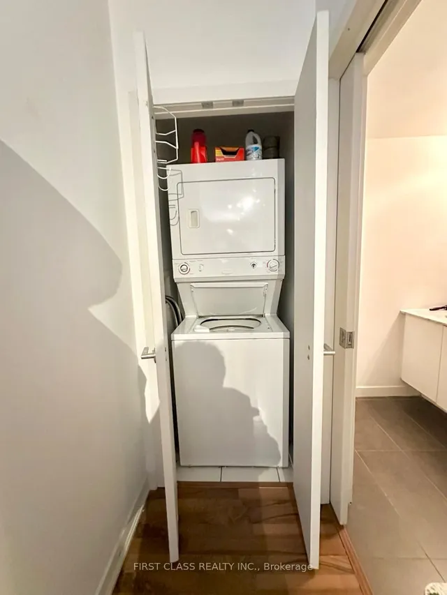 Additional image 13 of 59 East Liberty St Unit 1702