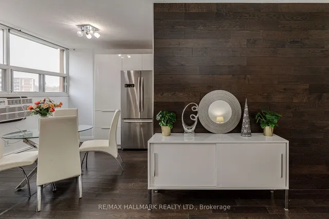 Additional image 10 of 1950 Main St Unit 607