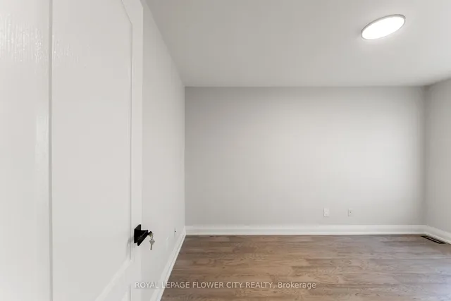 Additional image 35 of 43 Polonia Ave