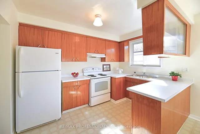 Additional image 12 of 29 Markay St