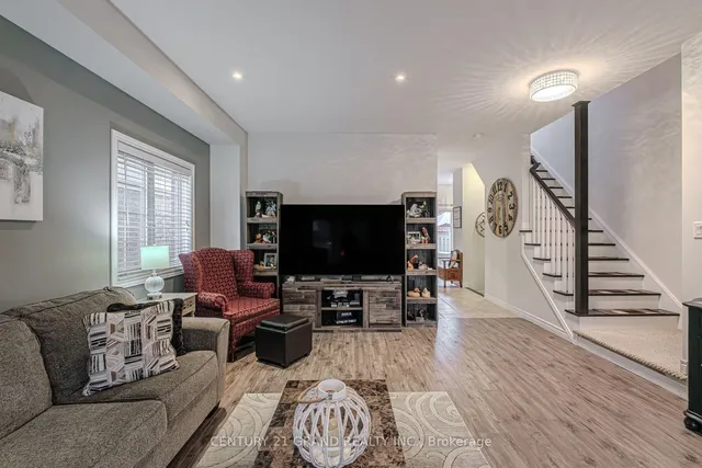 Additional image 10 of 229 Springvalley Cres