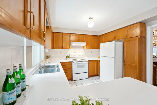 Additional image 18 of 56 Canarvan Crt